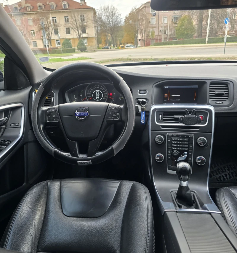 Volvo V60 2.0D, снимка 9 - Автомобили и джипове - 52494540