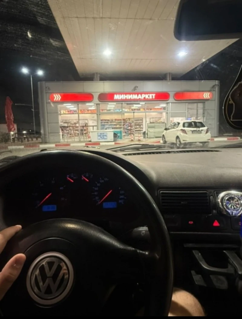 VW Golf, снимка 8 - Автомобили и джипове - 52597711