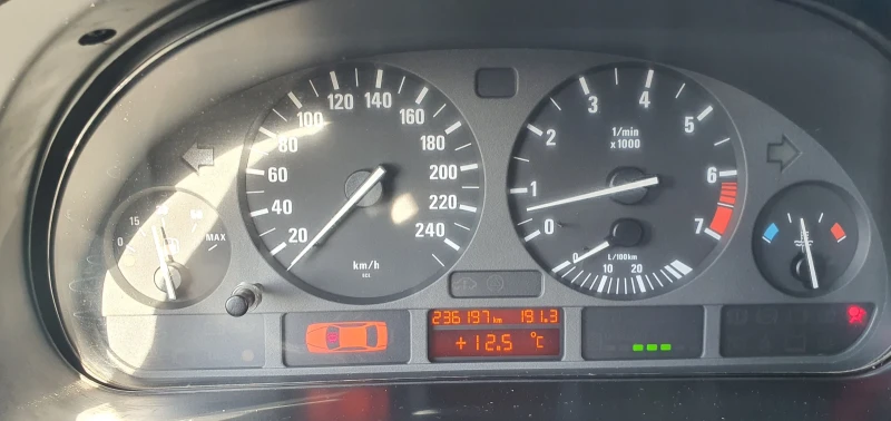 BMW 523, снимка 7 - Автомобили и джипове - 52648204