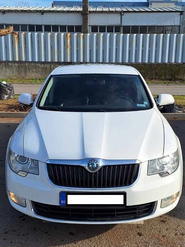 Skoda Superb 1.8TSI, снимка 1 - Автомобили и джипове - 48382595