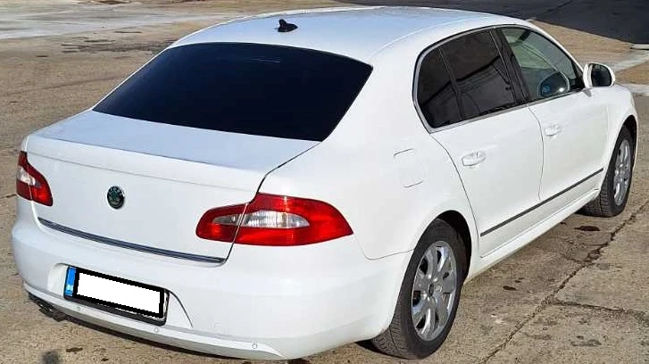 Skoda Superb 1.8TSI, снимка 4 - Автомобили и джипове - 48382595