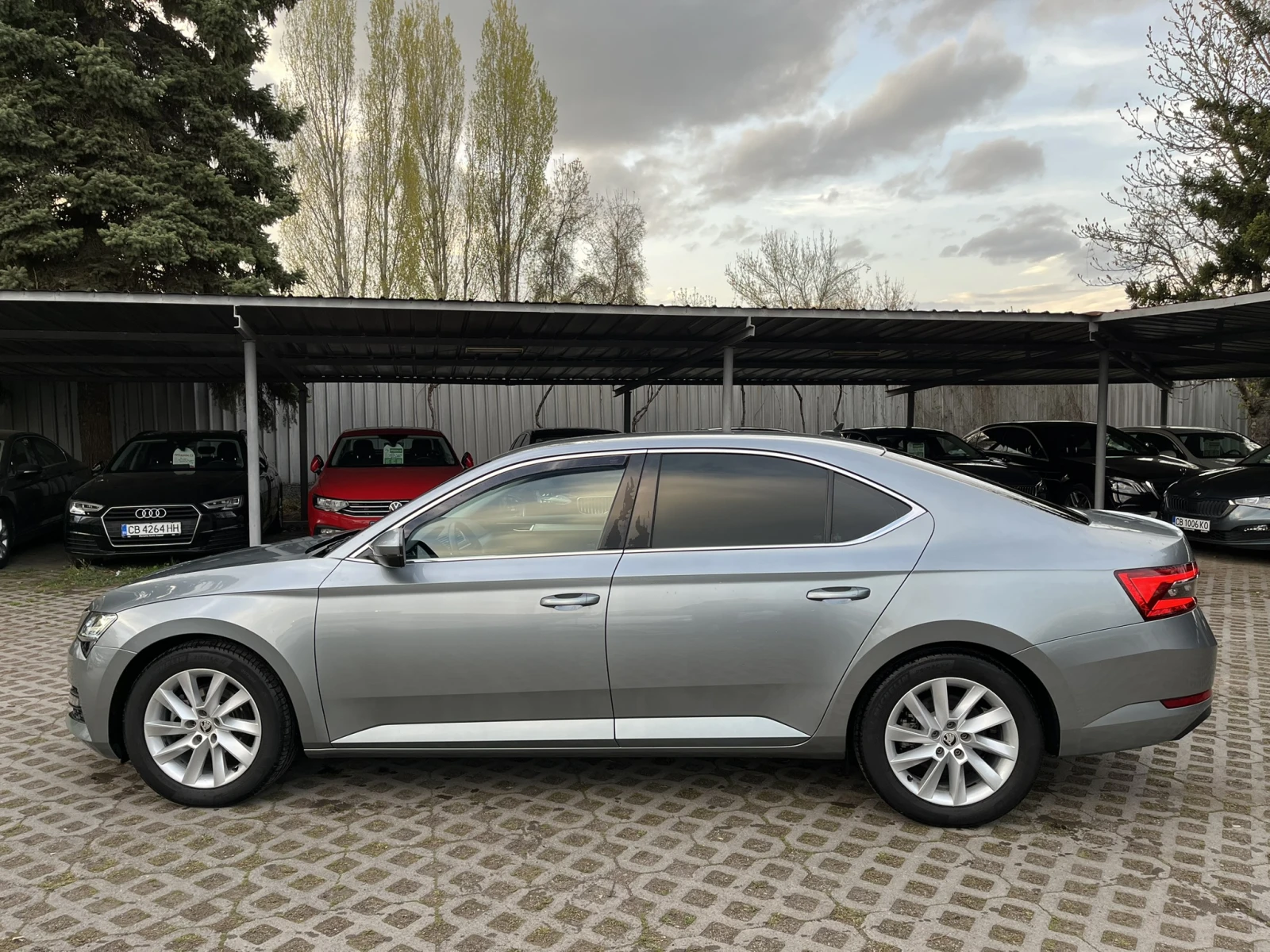 Skoda Superb 2.0 TDI Facelift в гаранция 63000 КМ - изображение 7