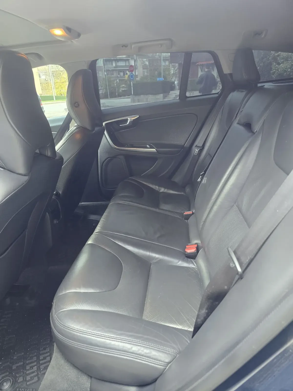 Volvo V60 2.0D - изображение 8