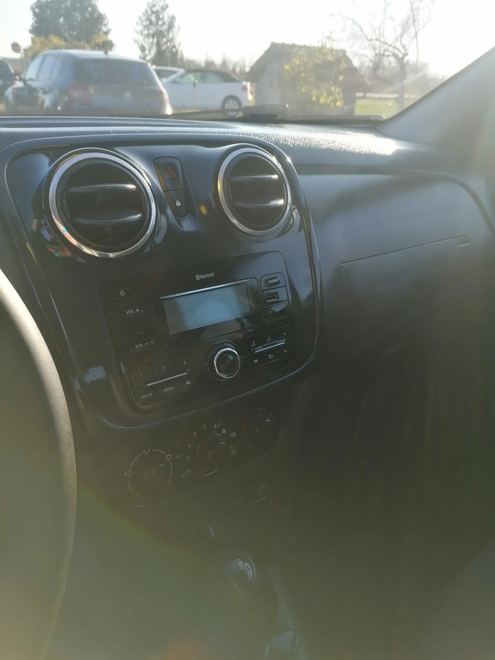 Dacia Logan 1.2 - изображение 7