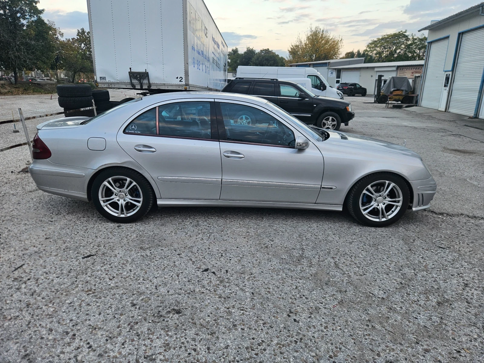 Mercedes-Benz E 270, снимка 4 - Автомобили и джипове - 54054319