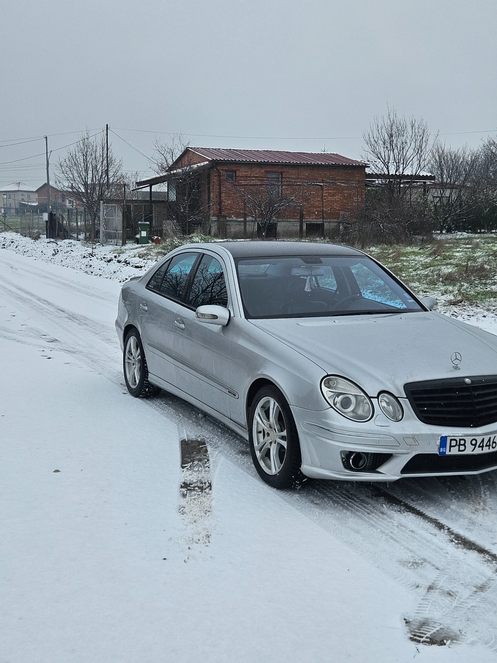 Mercedes-Benz E 270, снимка 16 - Автомобили и джипове - 54054319