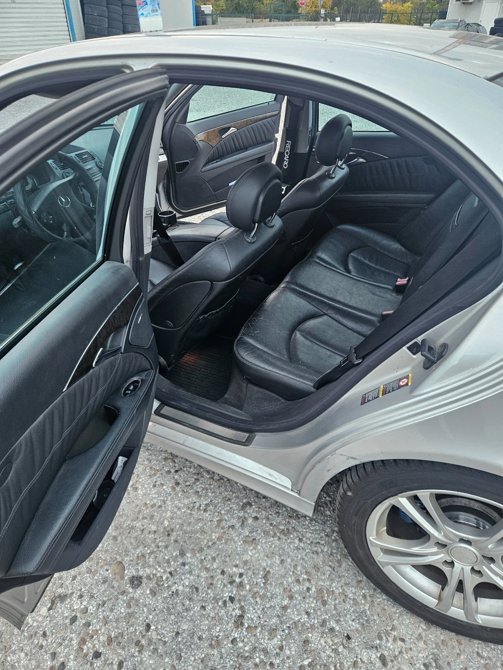 Mercedes-Benz E 270, снимка 8 - Автомобили и джипове - 54054319