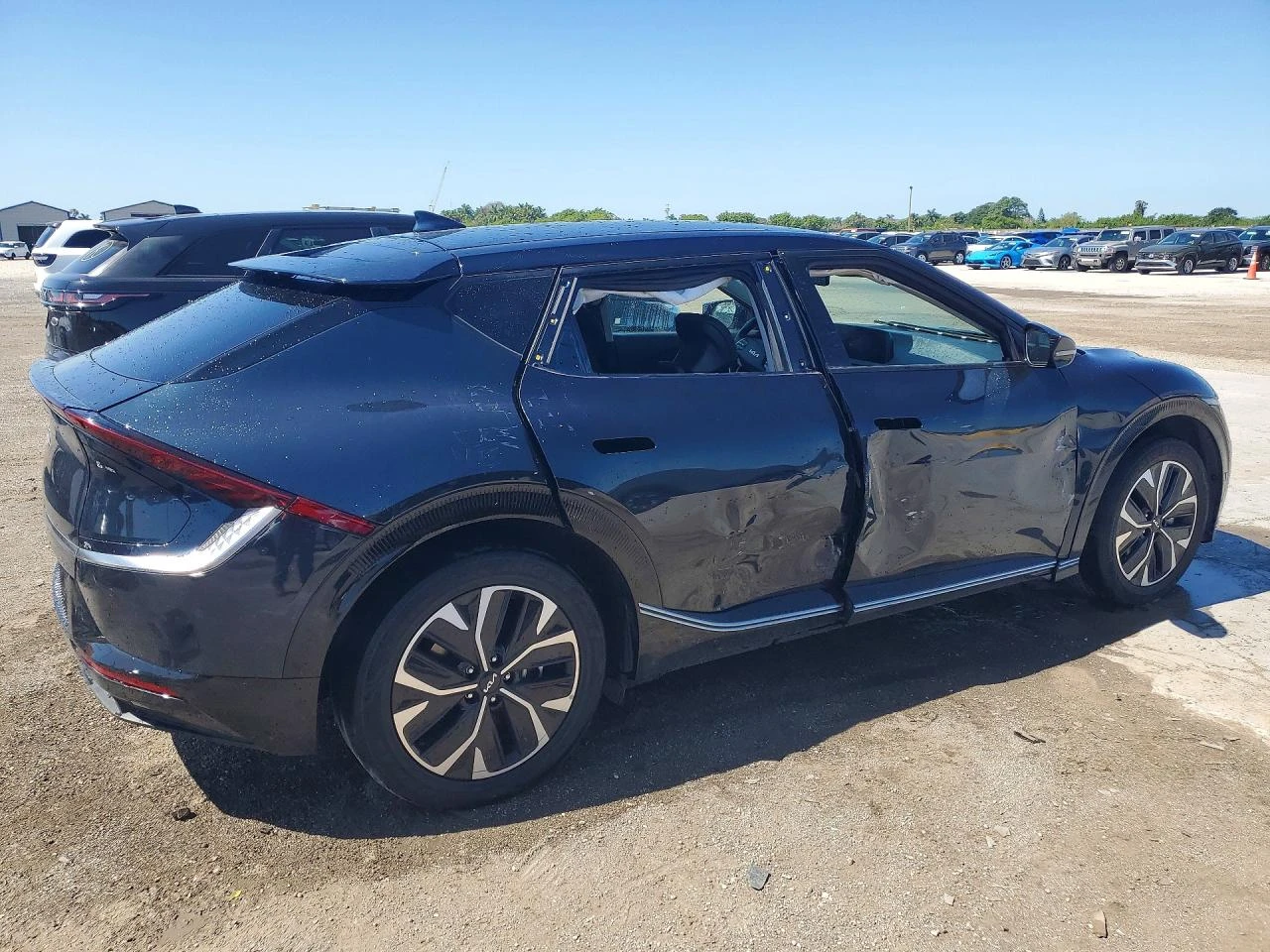 Kia EV6 0.0l Wind, снимка 3 - Автомобили и джипове - 54460380