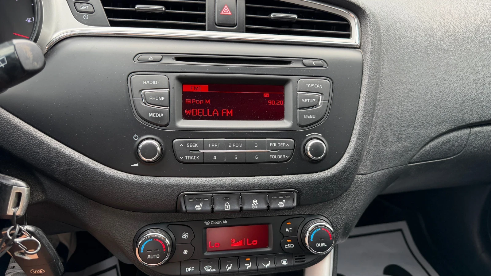 Kia Ceed 1.6CRDI AUTOMATIC, снимка 15 - Автомобили и джипове - 54999060