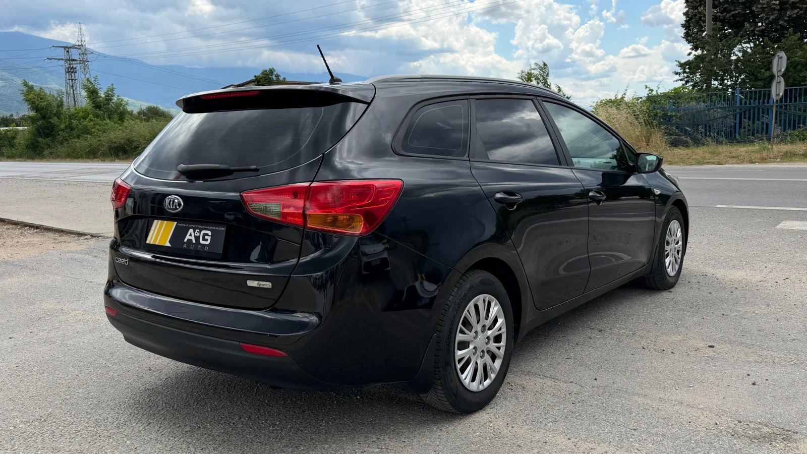 Kia Ceed 1.6CRDI AUTOMATIC, снимка 2 - Автомобили и джипове - 54999060
