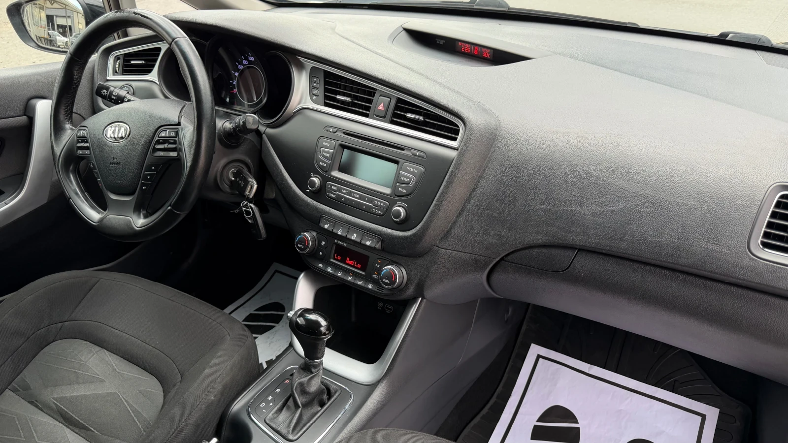 Kia Ceed 1.6CRDI AUTOMATIC, снимка 13 - Автомобили и джипове - 54999060