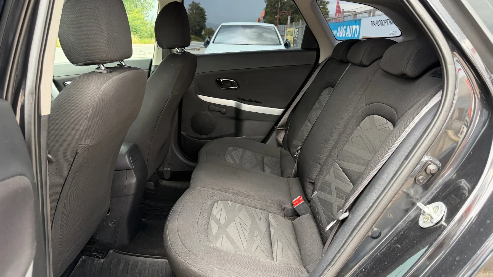 Kia Ceed 1.6CRDI AUTOMATIC, снимка 10 - Автомобили и джипове - 54999060