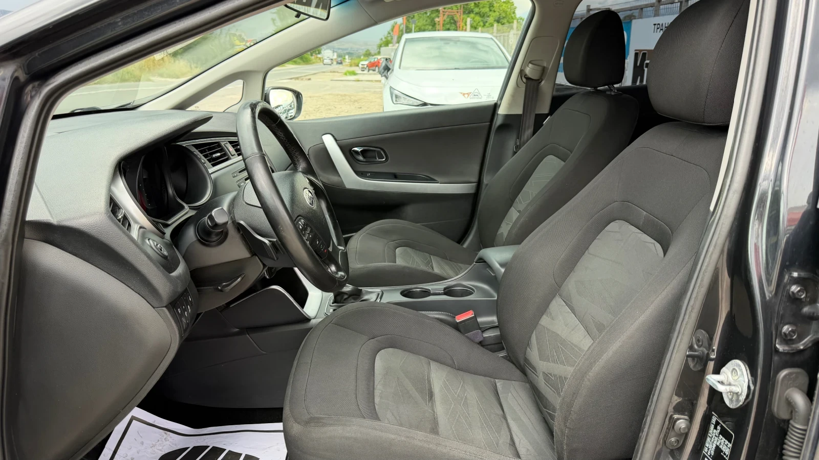 Kia Ceed 1.6CRDI AUTOMATIC, снимка 9 - Автомобили и джипове - 54999060