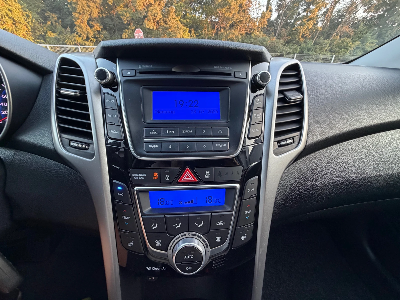 Hyundai I30 1.4DIESEL* LED* KLIMA* EVRO5, снимка 13 - Автомобили и джипове - 55453718