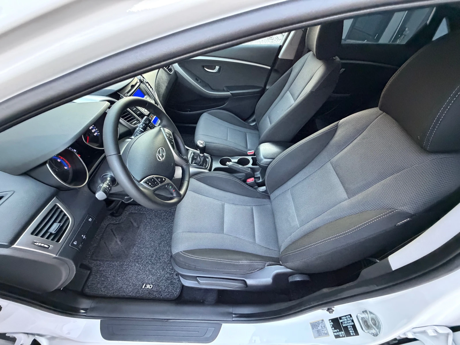 Hyundai I30 1.4DIESEL* LED* KLIMA* EVRO5, снимка 10 - Автомобили и джипове - 55453718