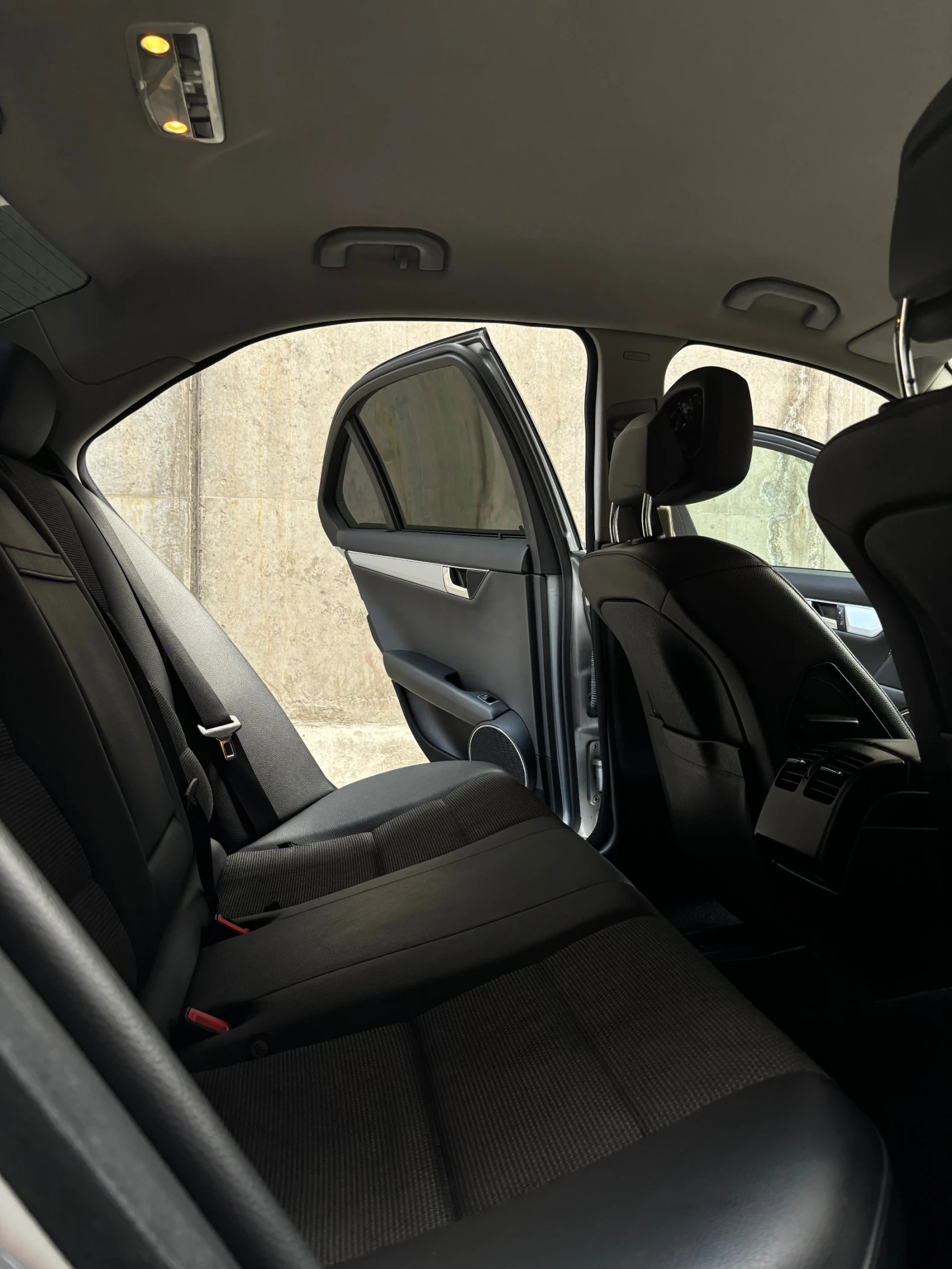 Mercedes-Benz C 220, снимка 13 - Автомобили и джипове - 55619053