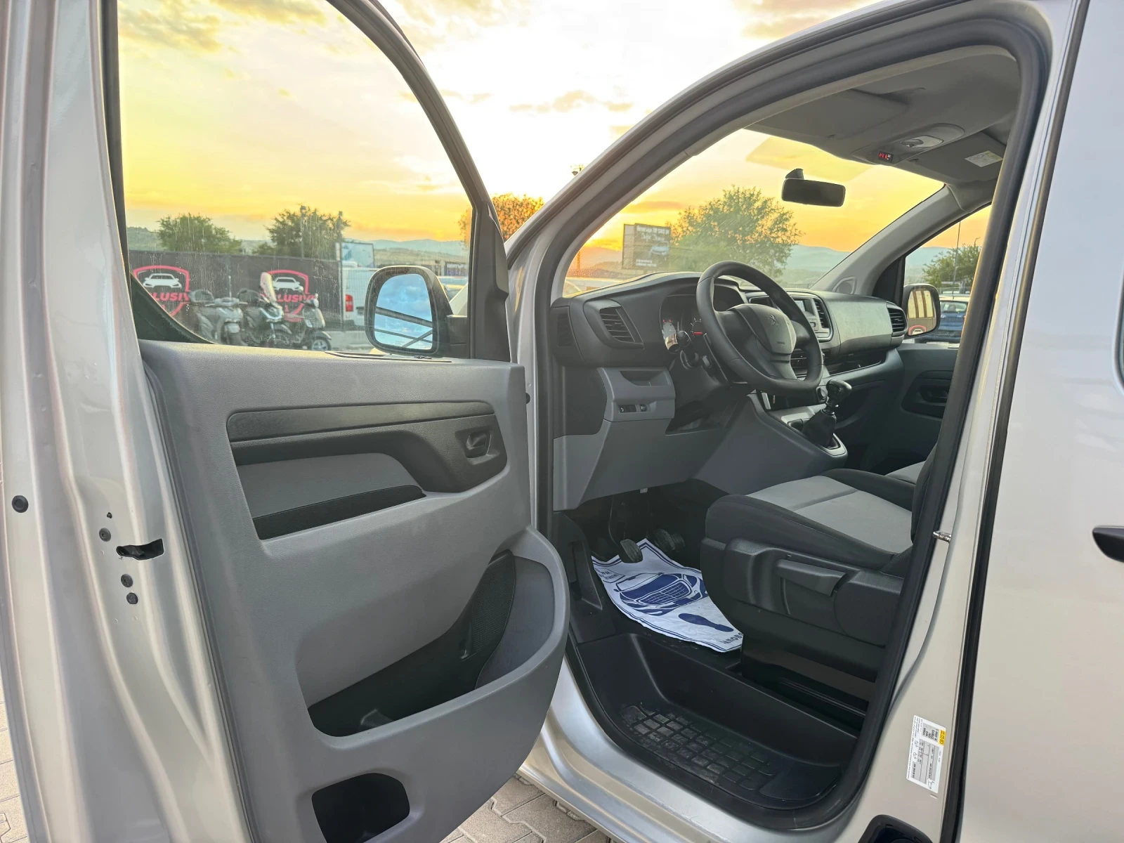 Peugeot Traveler 1.6HDI 9-МЕСТА, снимка 9 - Автомобили и джипове - 55628442