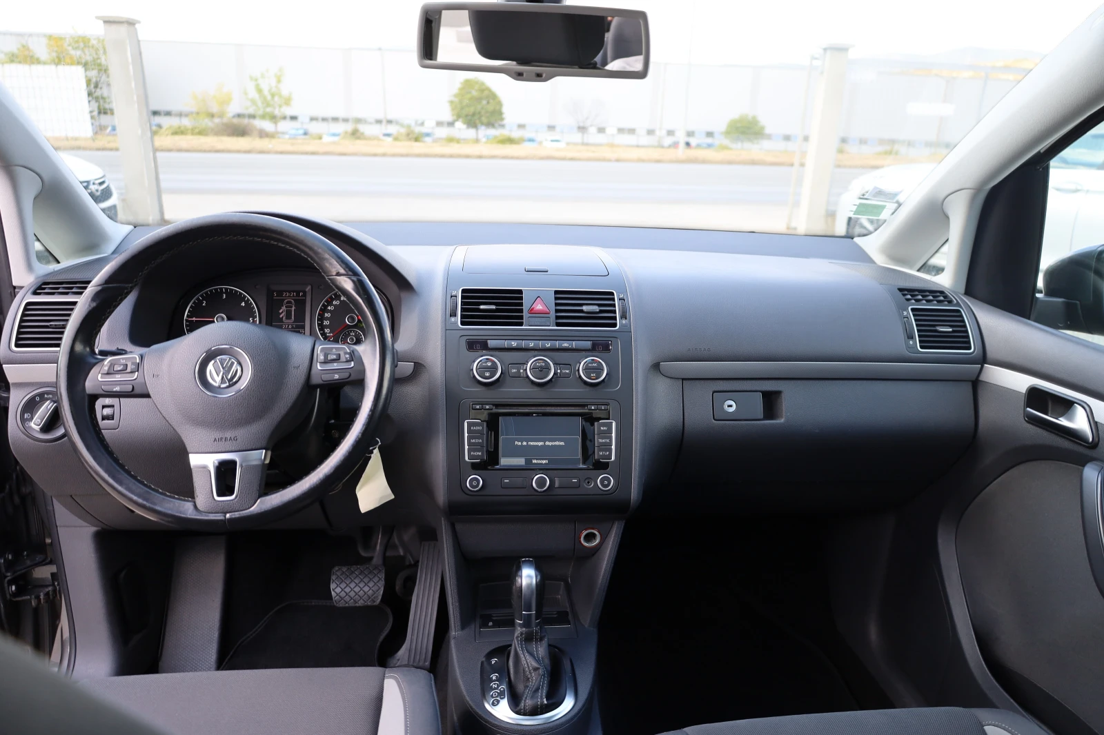 VW Touran, снимка 9 - Автомобили и джипове - 55896316