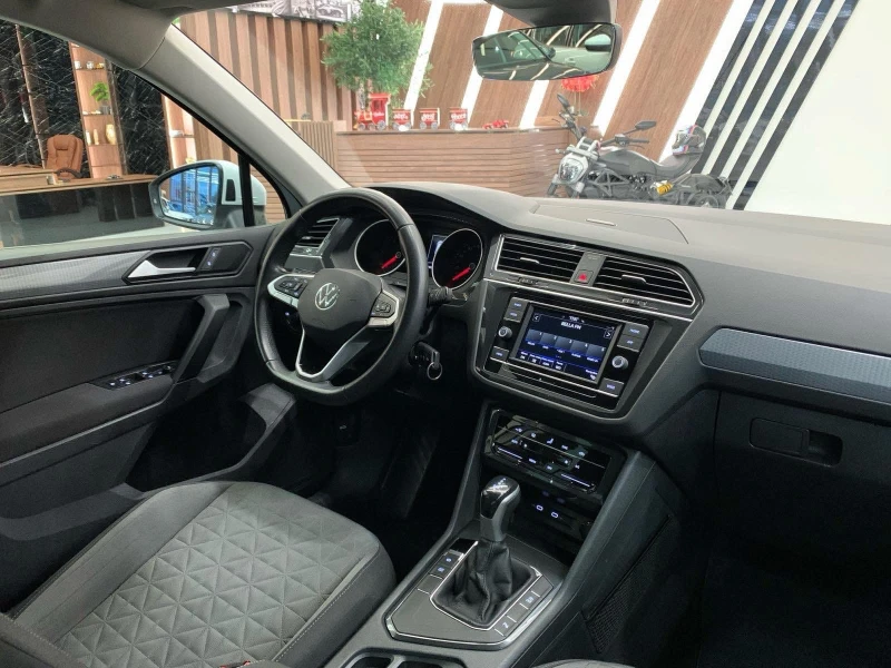 VW Tiguan 2.0 TDI, снимка 7 - Автомобили и джипове - 52694635