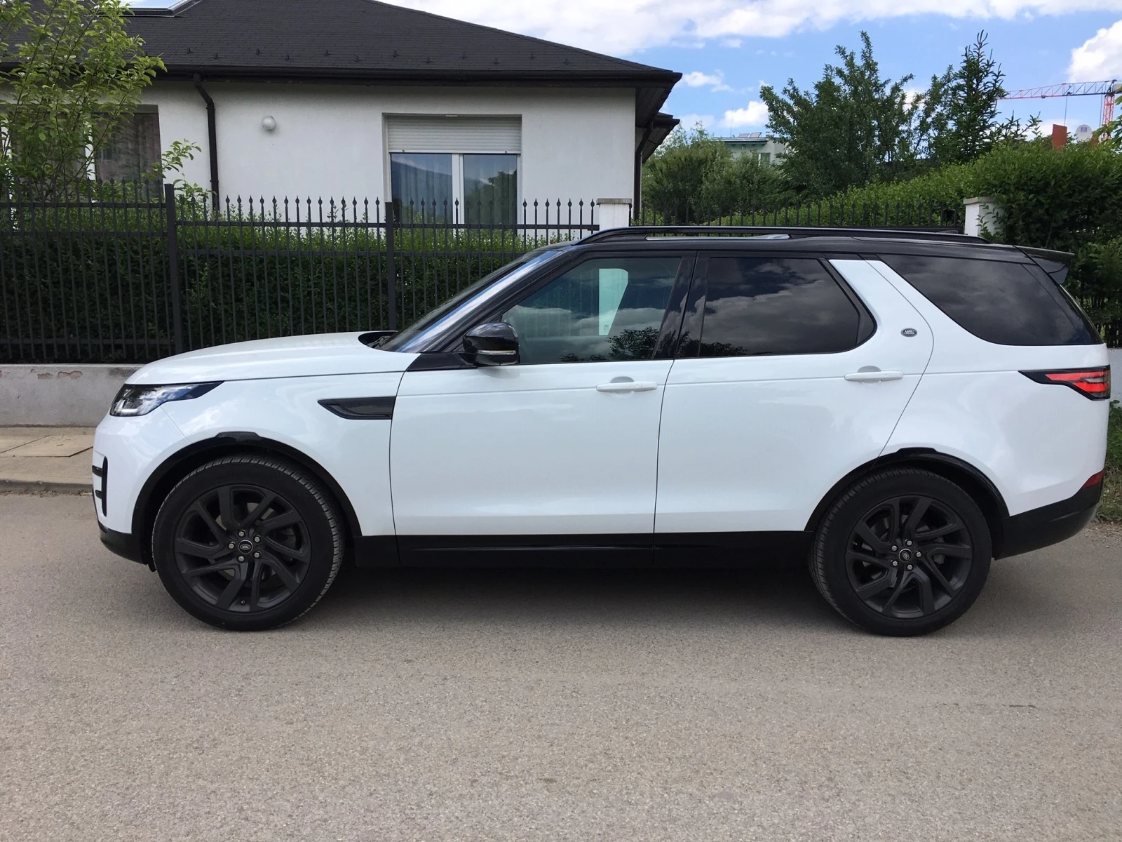 Land Rover Discovery 3.0 TDV6 HSE Luxury Edition - изображение 2