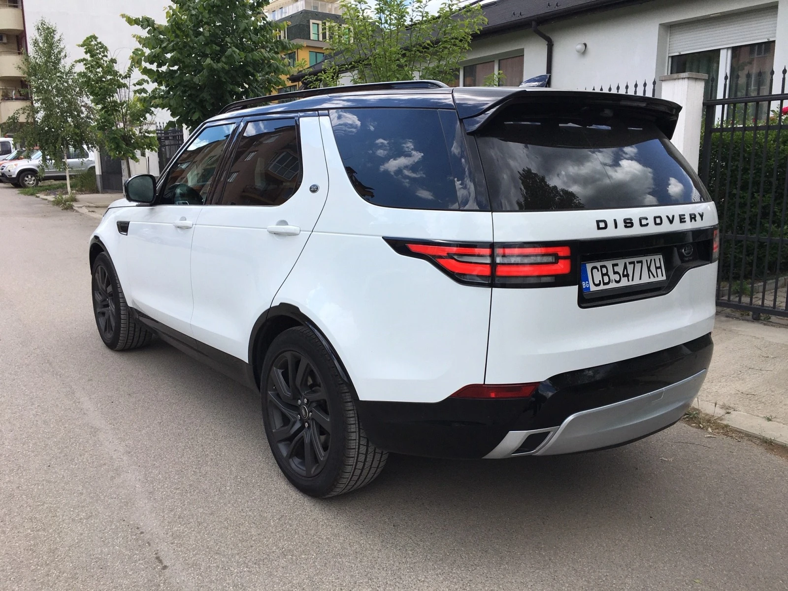 Land Rover Discovery 3.0 TDV6 HSE Luxury Edition - изображение 3