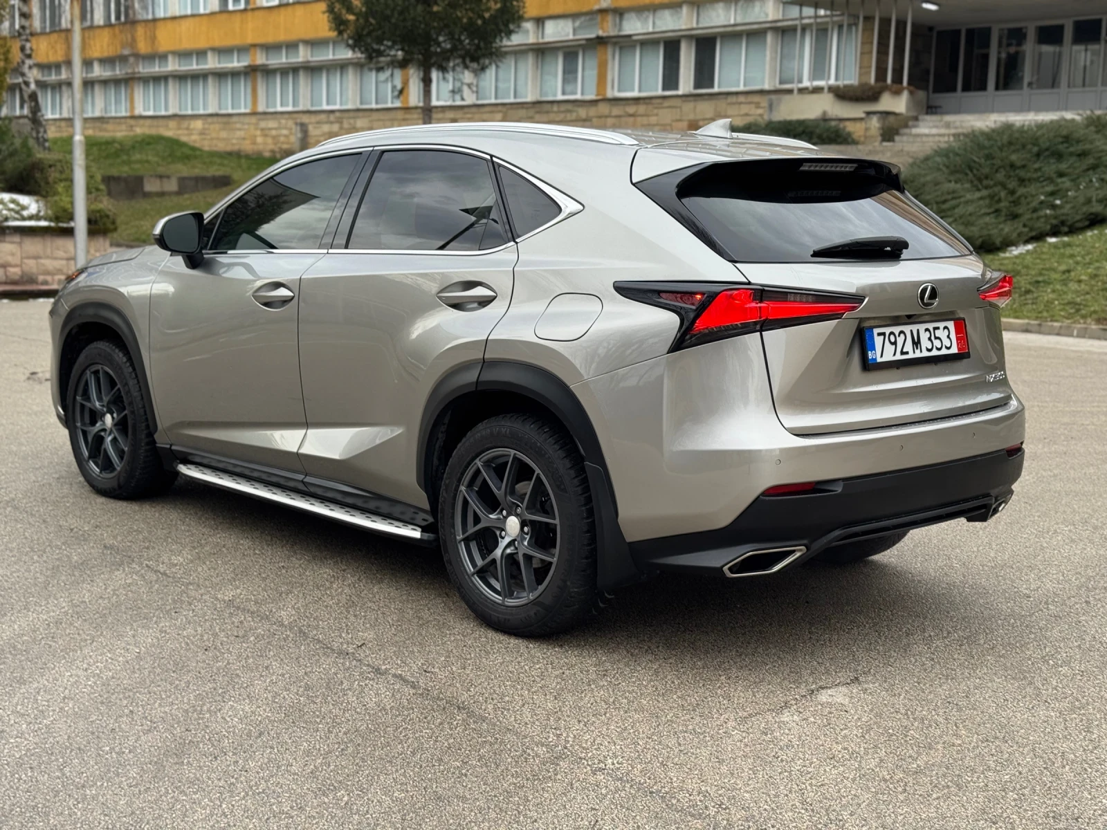 Lexus NX 300 2.0 бензин турбо 4x4 - изображение 5