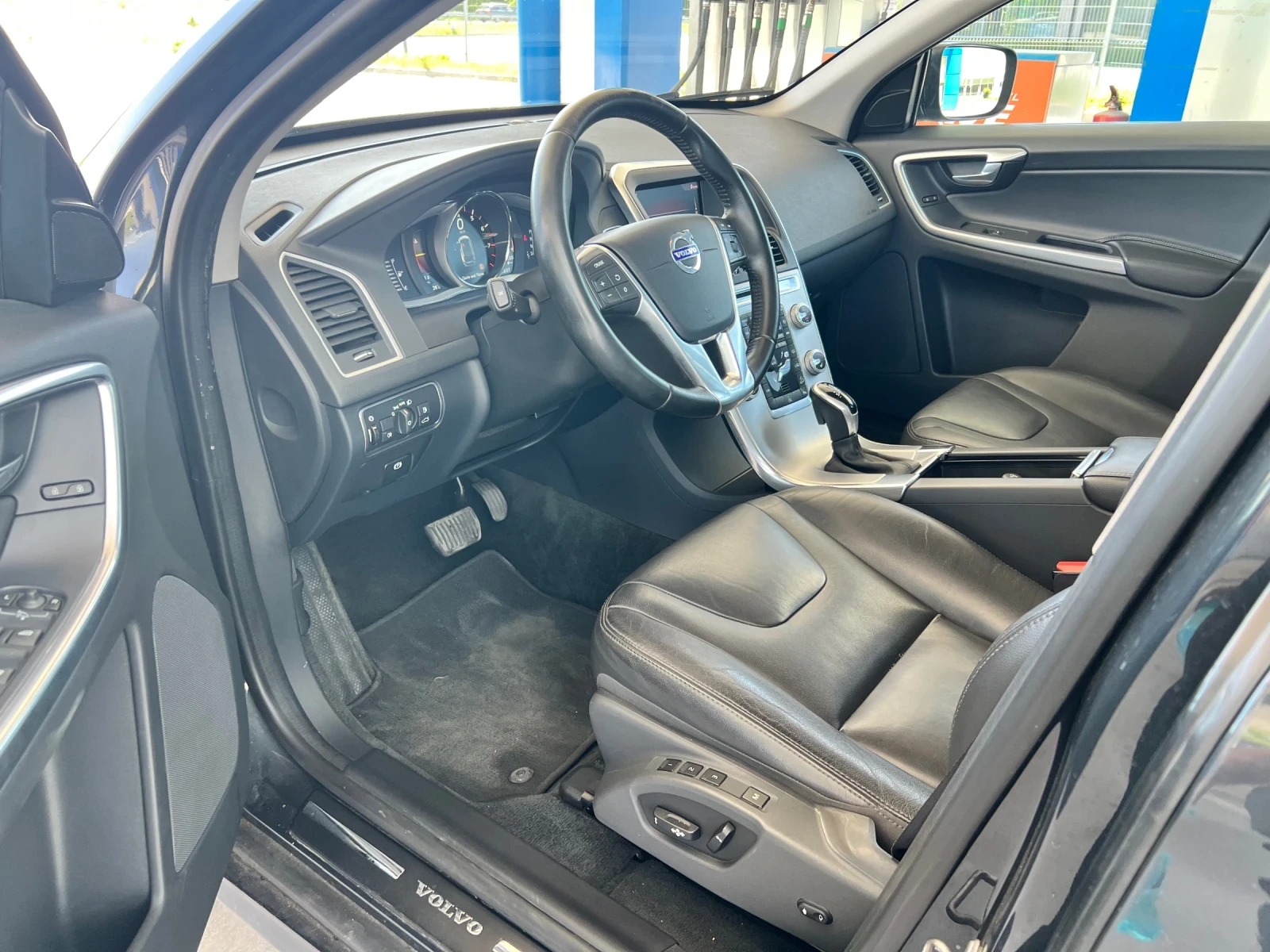 Volvo XC60 XC 60 T5 Швейцария , снимка 6 - Автомобили и джипове - 54451024