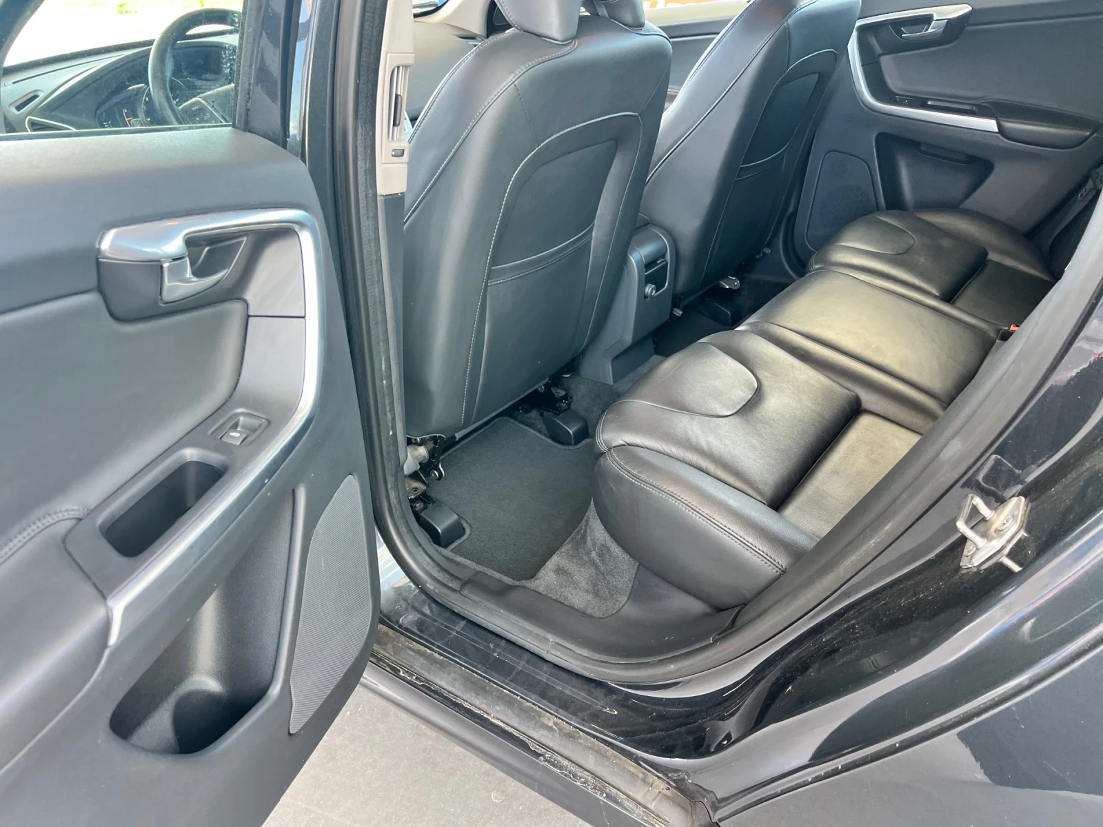 Volvo XC60 XC 60 T5 Швейцария , снимка 7 - Автомобили и джипове - 54451024