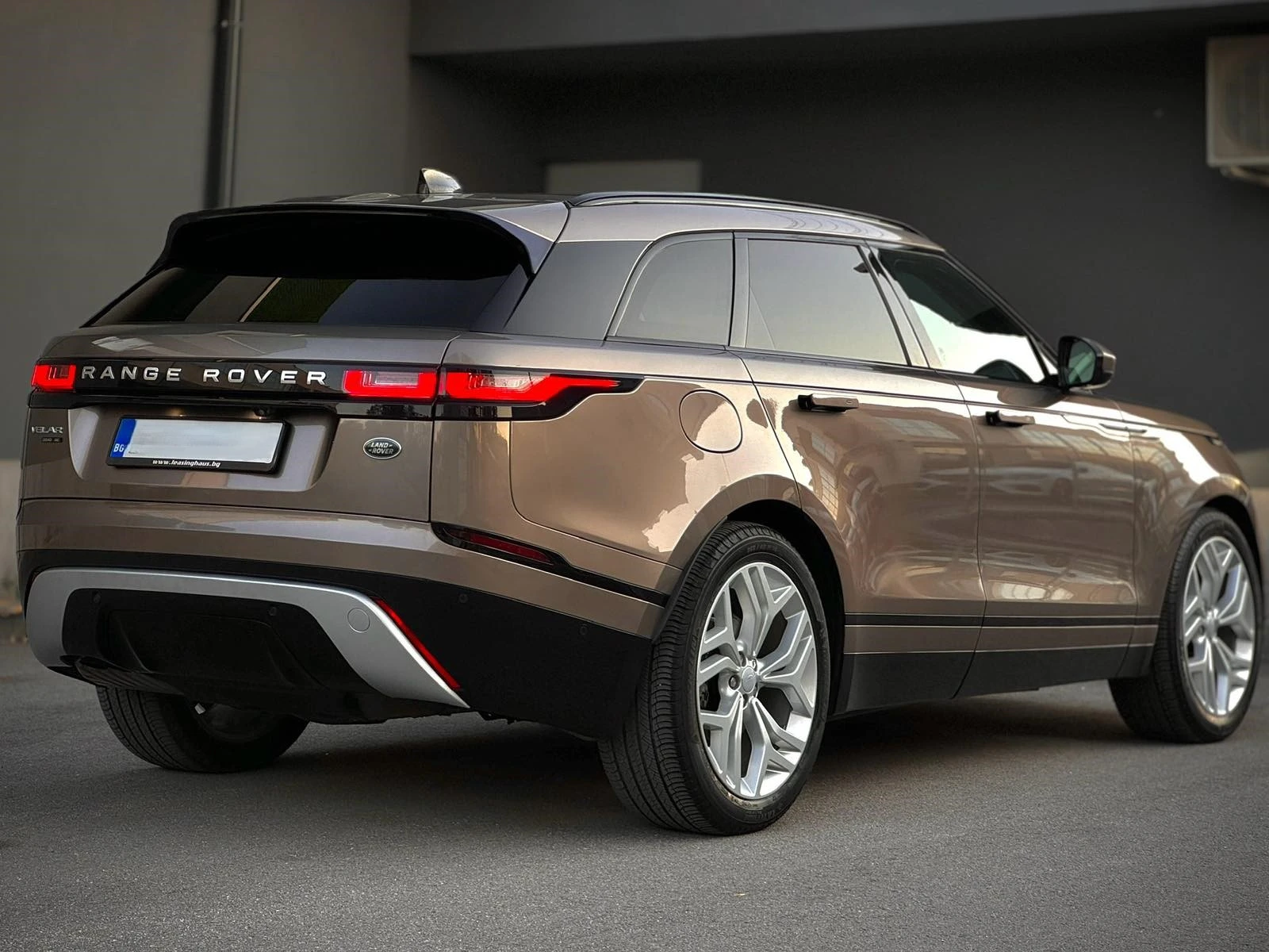 Land Rover Range Rover Velar, снимка 2 - Автомобили и джипове - 54534190