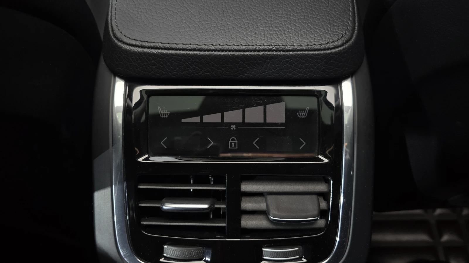 Volvo Xc90 * DISTRONIC * ПОДГРЕВИ * КАМЕРА * HEAD-UP, снимка 15 - Автомобили и джипове - 54700590