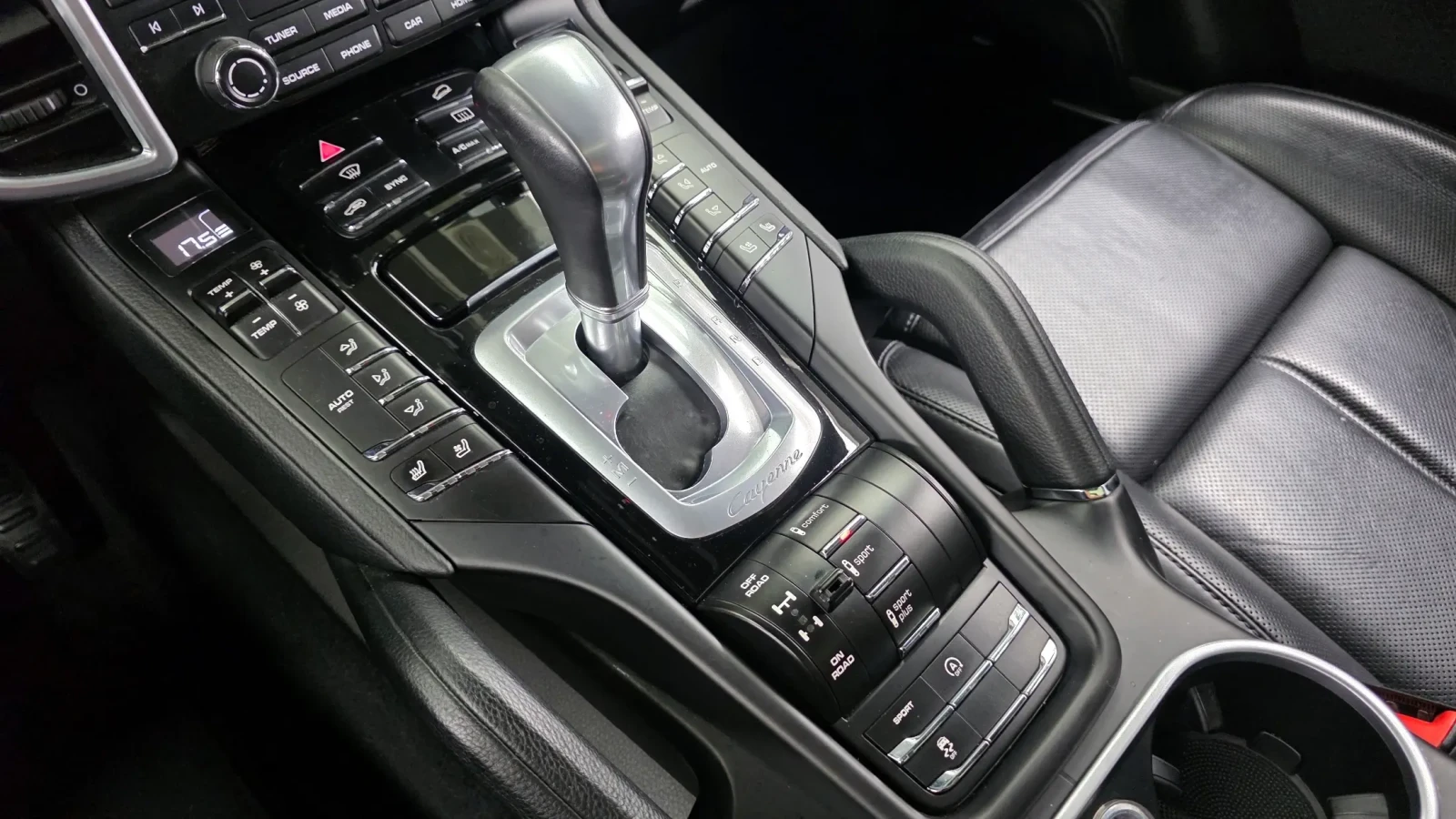 Porsche Cayenne 3.0 V6, снимка 9 - Автомобили и джипове - 54740954