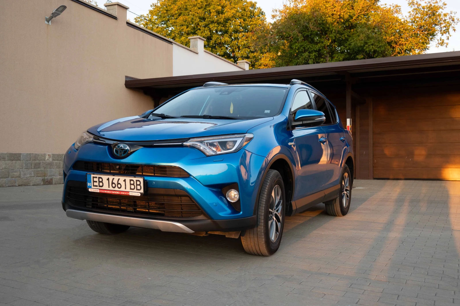 Toyota Rav4 2.5 Hybrid AWD Luxury, 197 к.с.