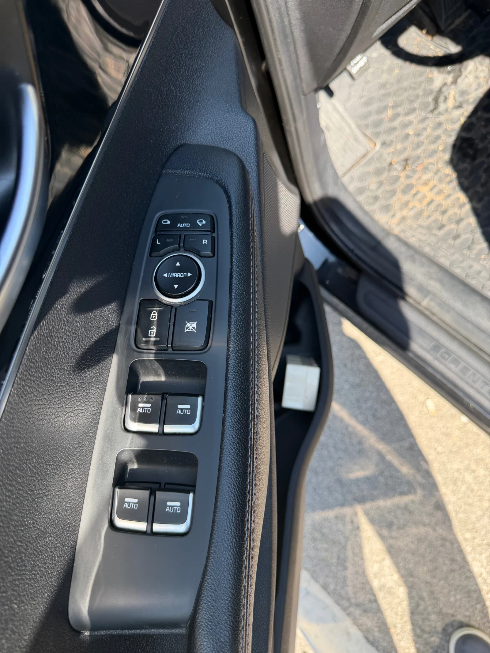 Kia Sorento 2.2 Diesel 4x4 6+ 1, снимка 12 - Автомобили и джипове - 55922029