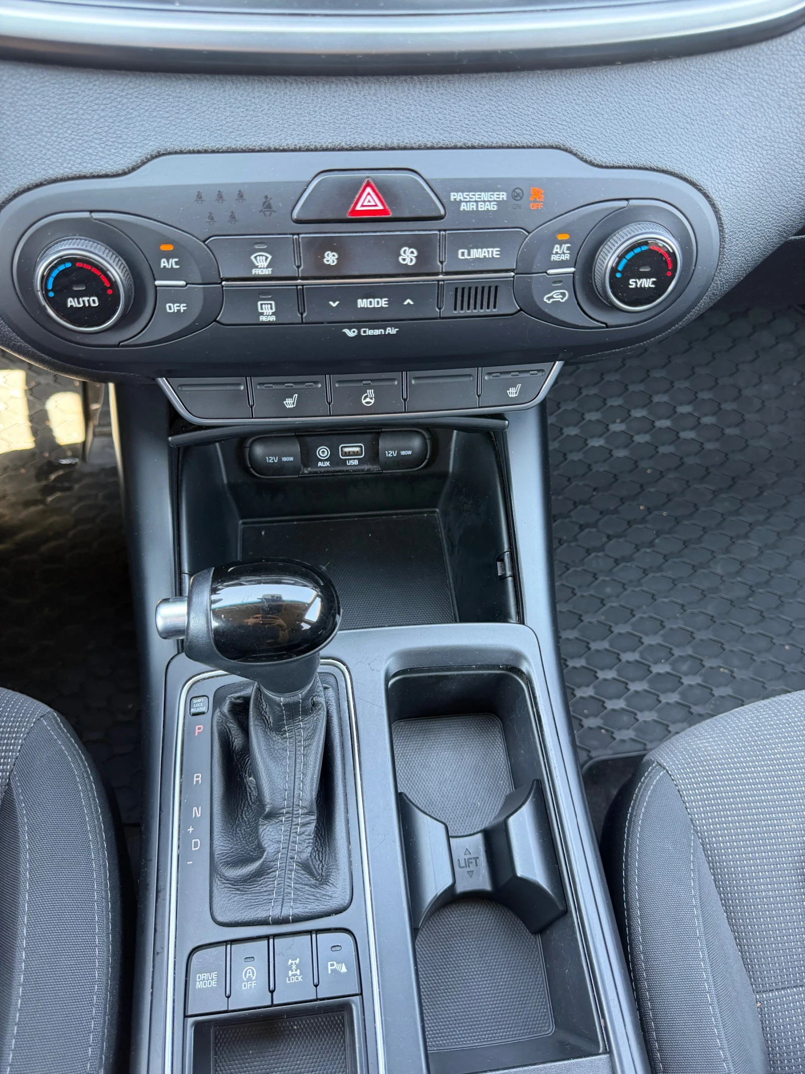 Kia Sorento 2.2 Diesel 4x4 6+ 1, снимка 10 - Автомобили и джипове - 55922029
