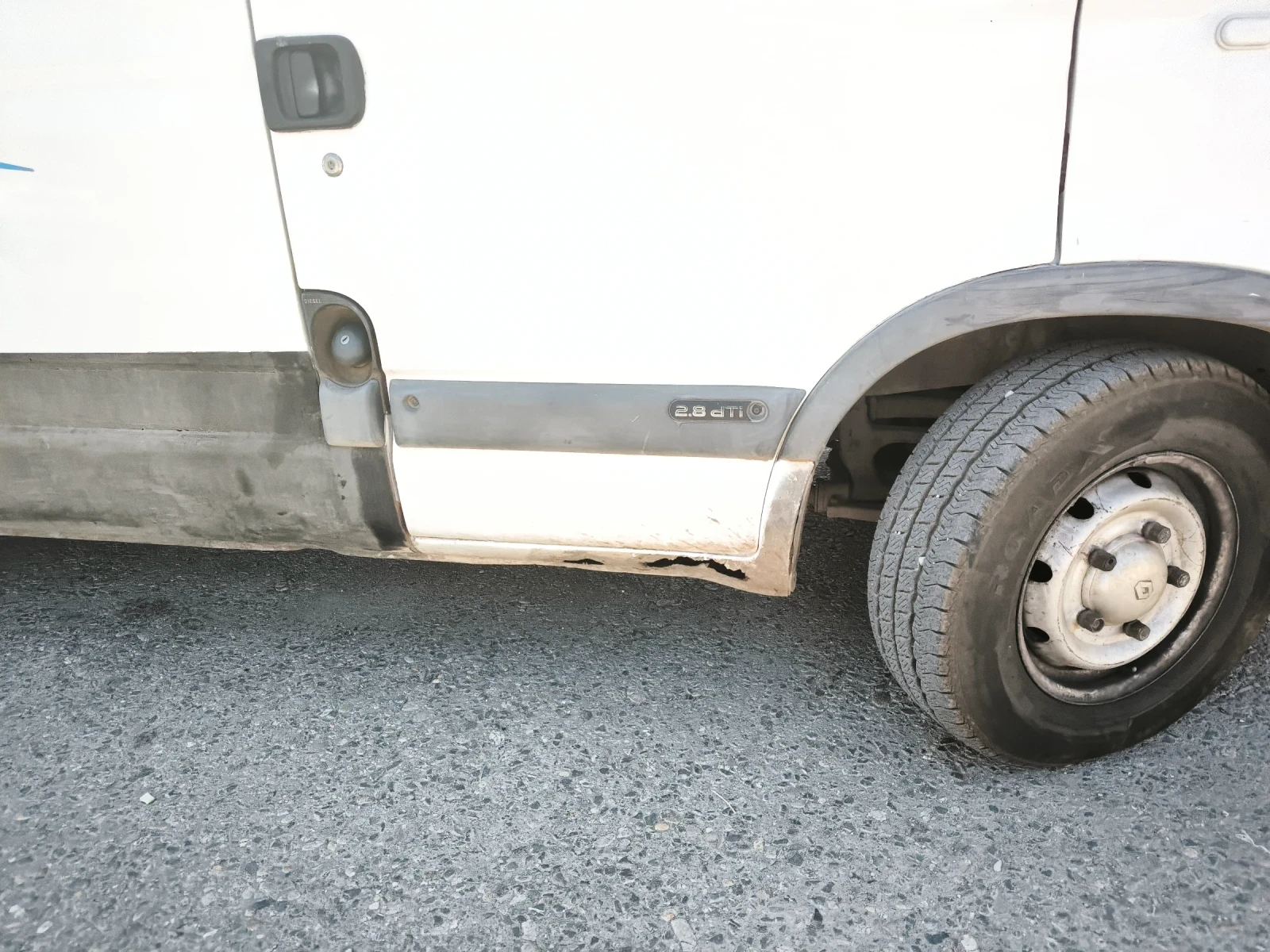 Кемпер Renault Master, снимка 15 - Каравани и кемпери - 56063371