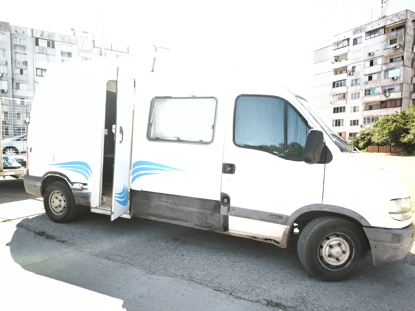Кемпер Renault Master, снимка 16 - Каравани и кемпери - 56063371