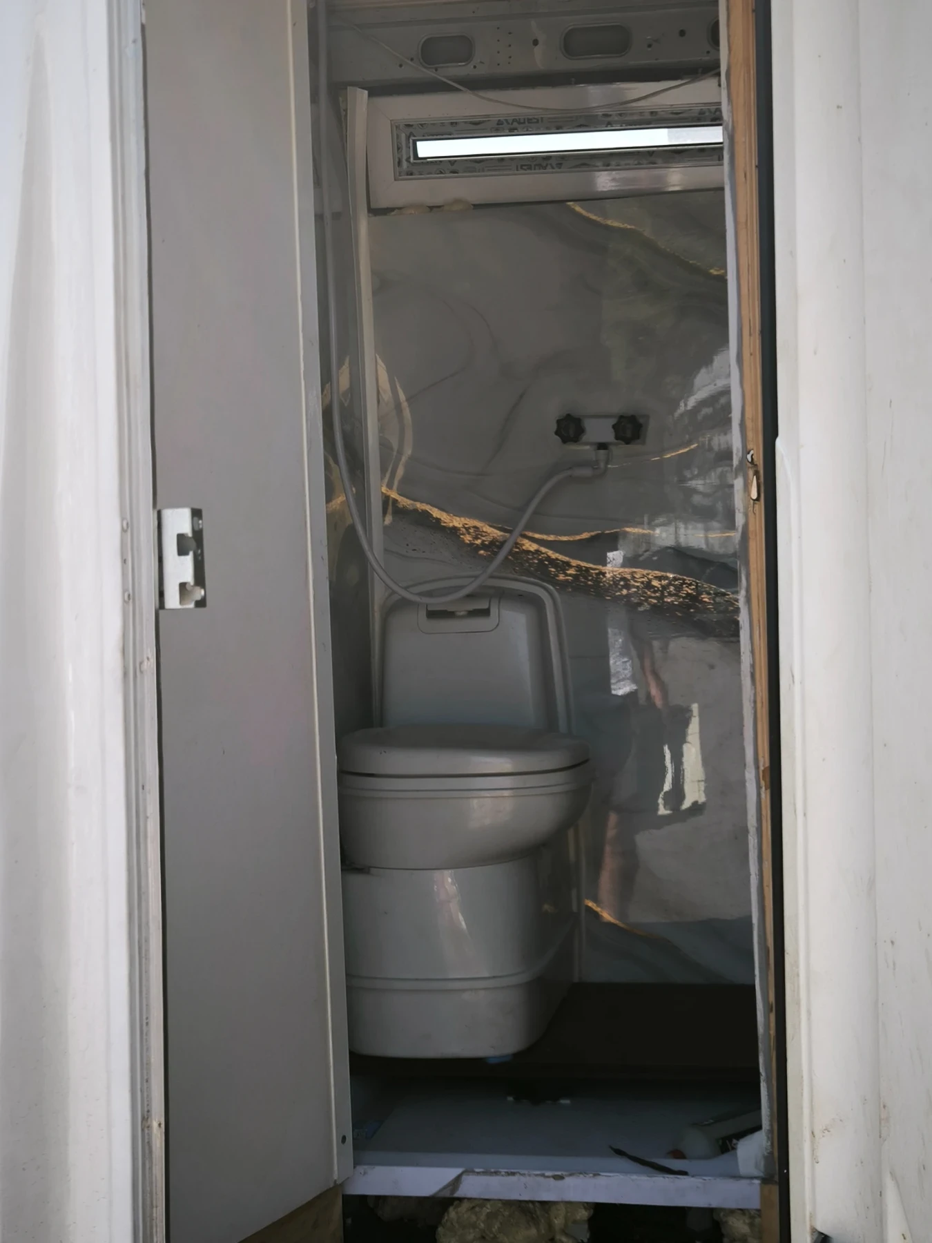 Кемпер Renault Master, снимка 11 - Каравани и кемпери - 56063371