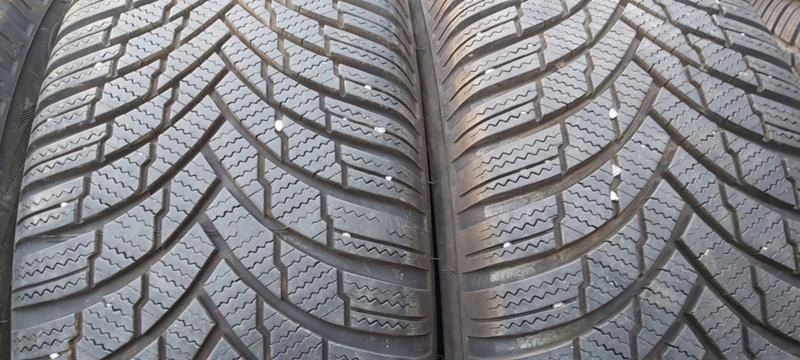 Гуми Зимни 215/60R16, снимка 4 - Гуми и джанти - 33847614