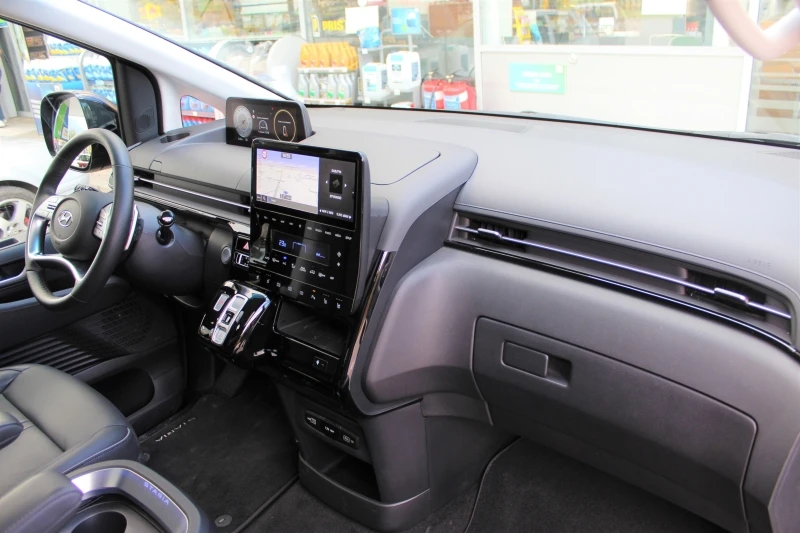 Hyundai Staria 2.2 CRDi/ 4WD/ BOSE/ 360/ LED/ PANO/ VIP SEATS/, снимка 14 - Автомобили и джипове - 38218183