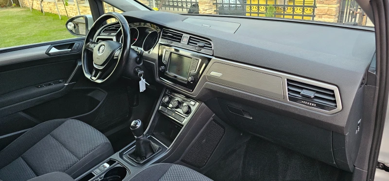 VW Touran Comfortline 1, 6TDI 7 МЕСТЕН, снимка 12 - Автомобили и джипове - 51417779