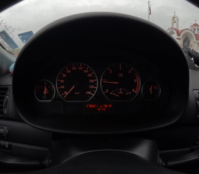 BMW 320, снимка 8 - Автомобили и джипове - 51959995