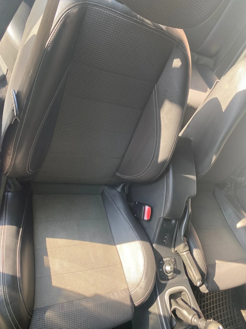 Renault Megane 1.5, снимка 6 - Автомобили и джипове - 52652283