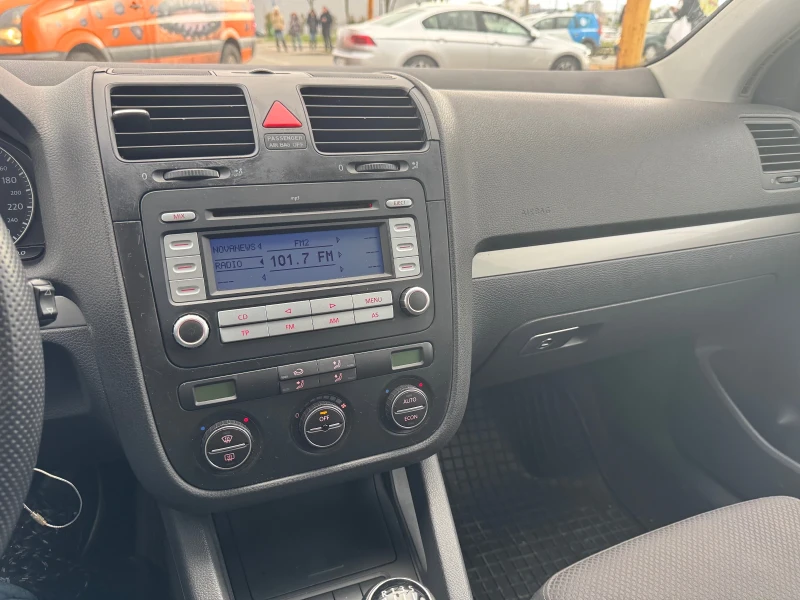 VW Golf 1.6, снимка 8 - Автомобили и джипове - 52913089