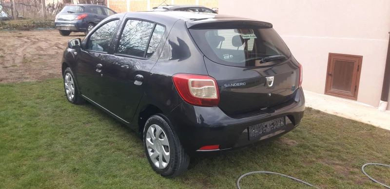 Dacia Sandero 1.4-75 кс-Газ-Бензин, снимка 4 - Автомобили и джипове - 52986388