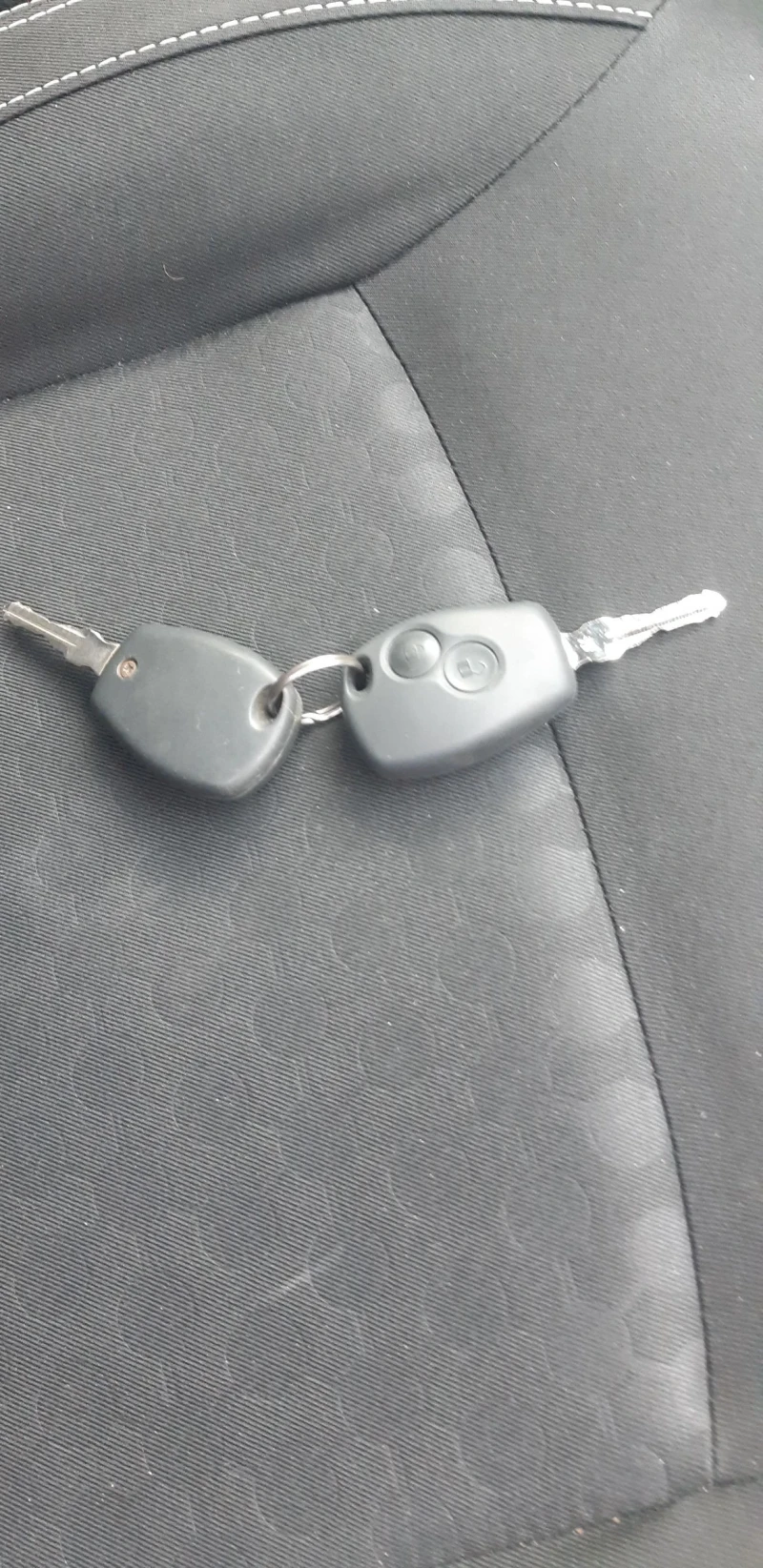 Dacia Sandero 1.4-75 кс-Газ-Бензин, снимка 10 - Автомобили и джипове - 52986388