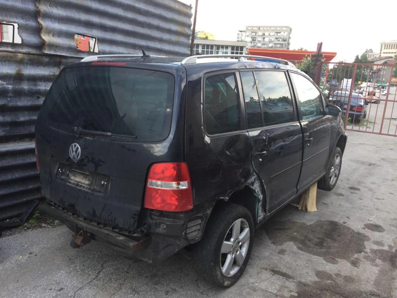 VW Touran 1.9/2.0 TDI DSG, снимка 4 - Автомобили и джипове - 43182153