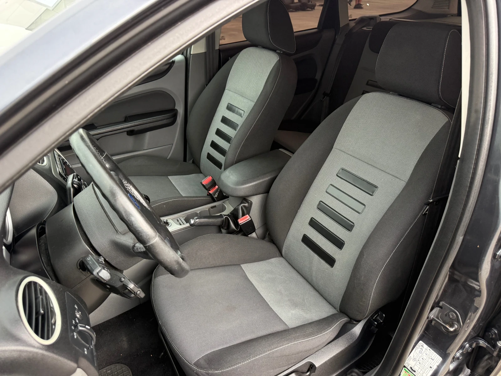 Ford Focus 1.6TDCI ФЕЙСЛИФТ* РЕГИСТРИРАН * НАПЪЛНО ОБСЛУЖЕН*  - изображение 9