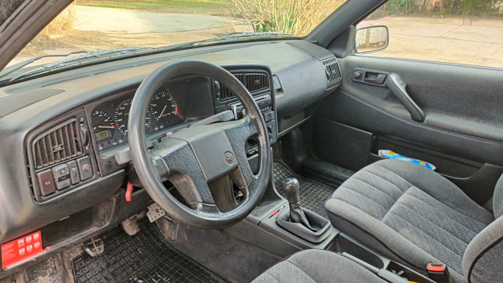 VW Passat Комби, снимка 4 - Автомобили и джипове - 53866460