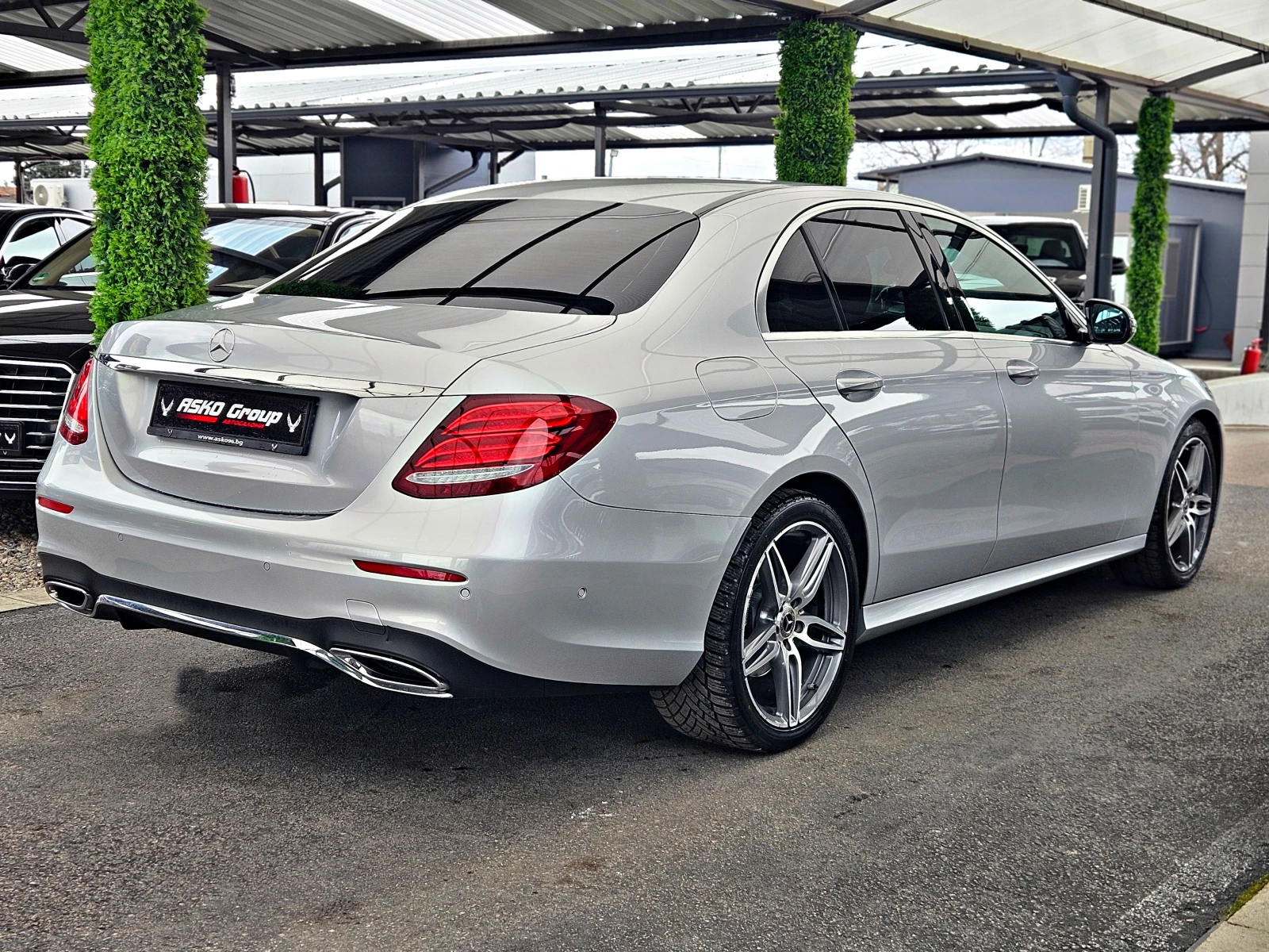 Mercedes-Benz E 220 AMG/4MAT/DISTR/HUD/CAMERA/CAR PLAY/BURMESTER/LIZIN, снимка 5 - Автомобили и джипове - 53901708