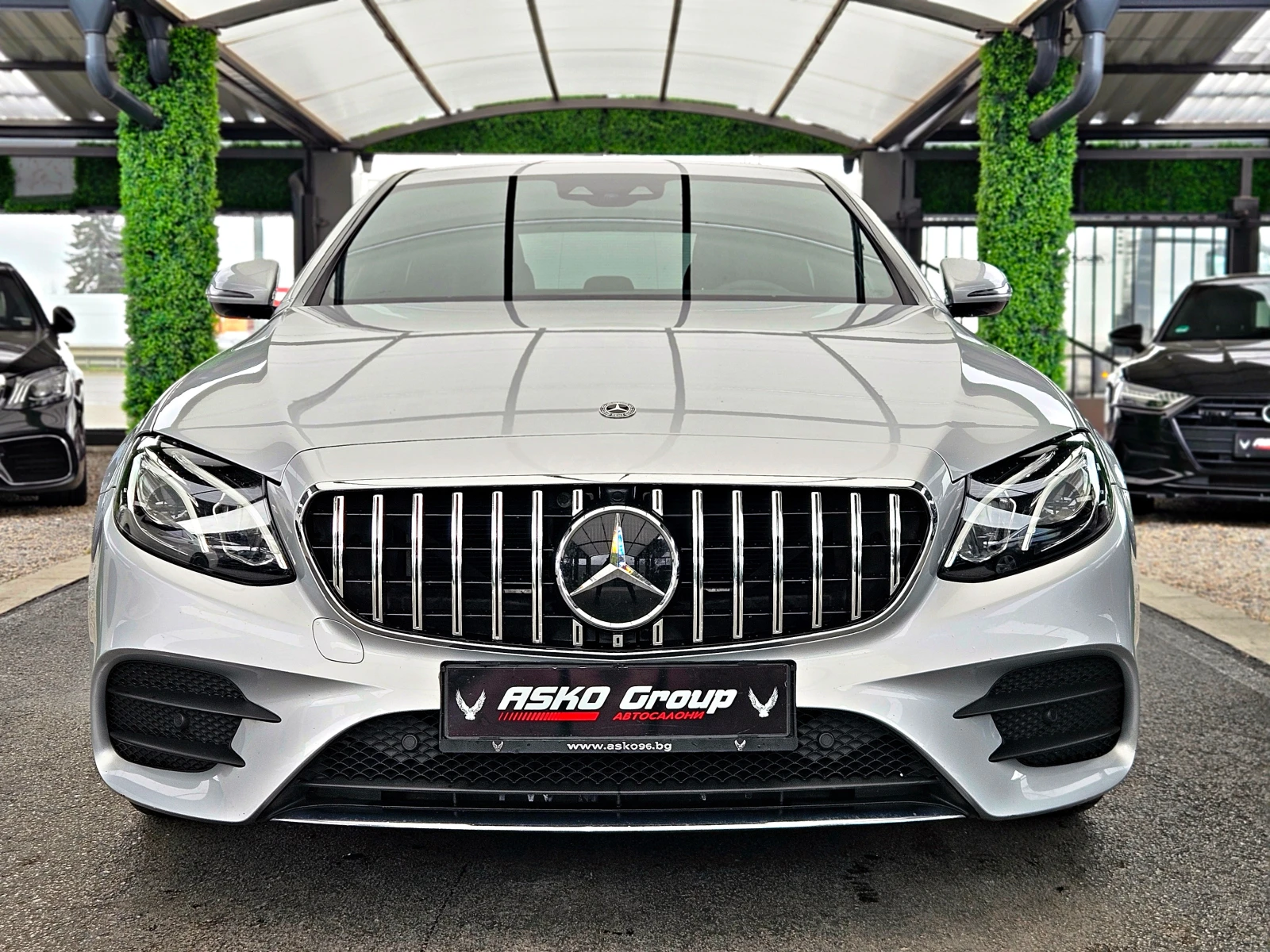 Mercedes-Benz E 220 AMG/4MAT/DISTR/HUD/CAMERA/CAR PLAY/BURMESTER/LIZIN, снимка 2 - Автомобили и джипове - 53901708